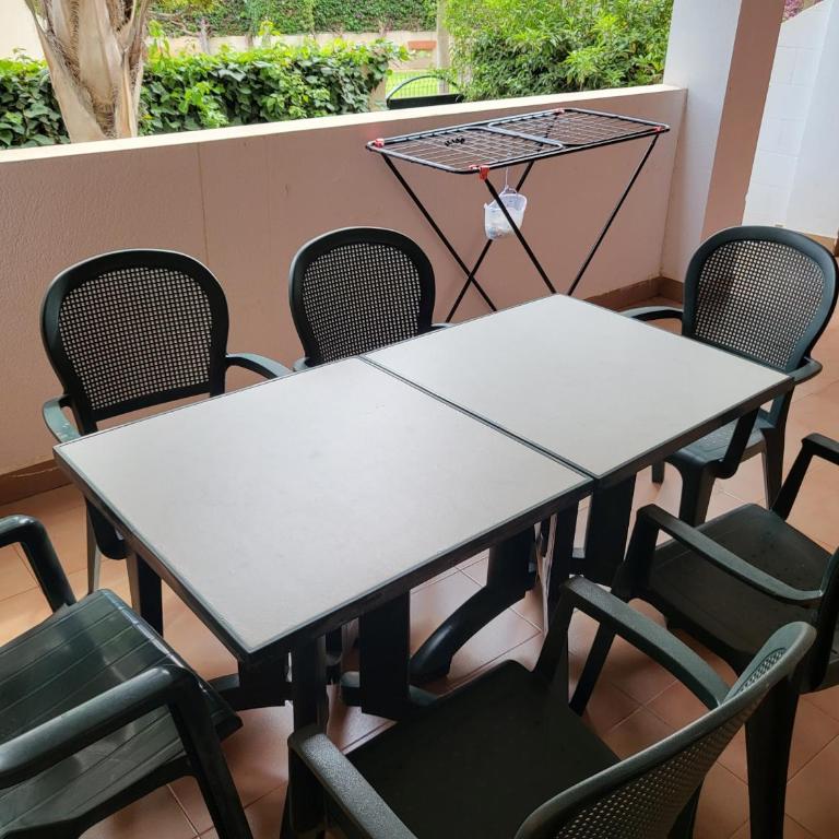 ¡Bajo con terraza y patio con vistas a la piscina comunitaria! - Apartamento de 2 dormitorios - 34