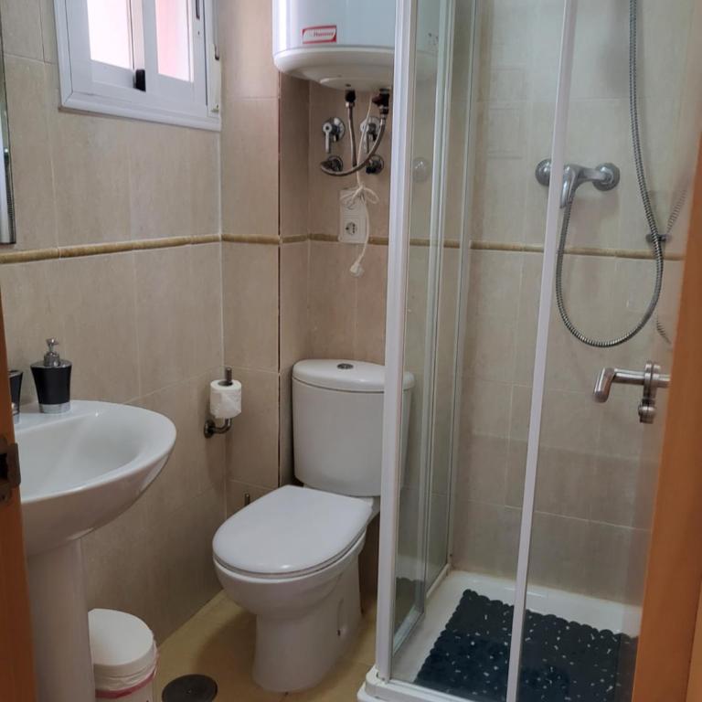 ¡Bajo con terraza y patio con vistas a la piscina comunitaria! - Apartamento de 2 dormitorios - 36