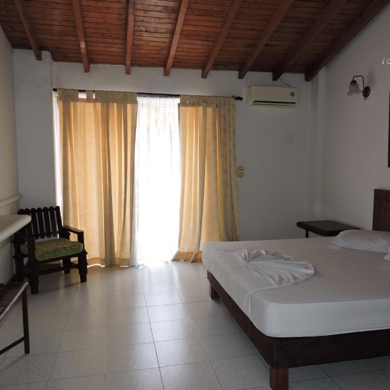 Hotel y Restaurante Mesón del Gitano - Double Room with Pool View - 2