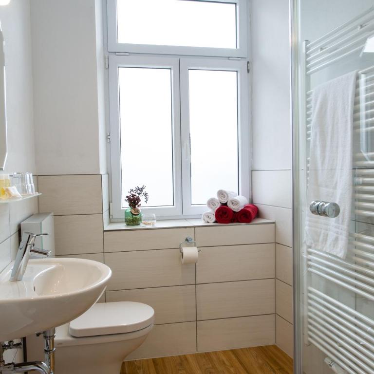 Gasthof zum Hirsch - Doppelzimmer mit eigenem Bad - 1