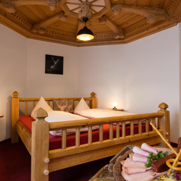 Gasthof zum Hirsch - Vierbettzimmer mit eigenem Bad - 1