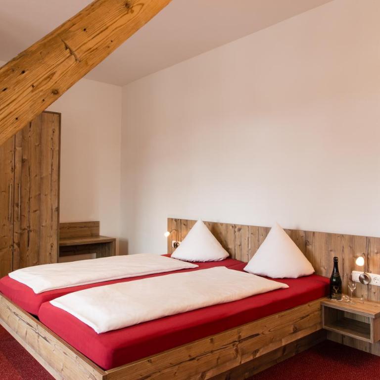 Gasthof zum Hirsch - Dreibettzimmer mit Dusche - 2