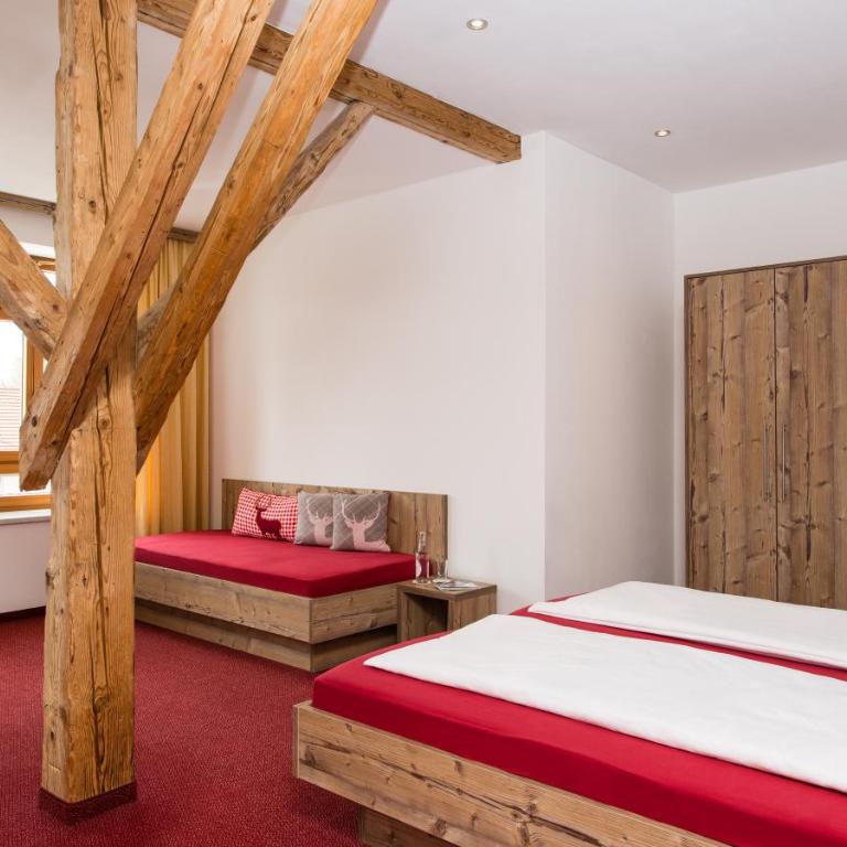 Gasthof zum Hirsch - Dreibettzimmer mit Dusche - 3