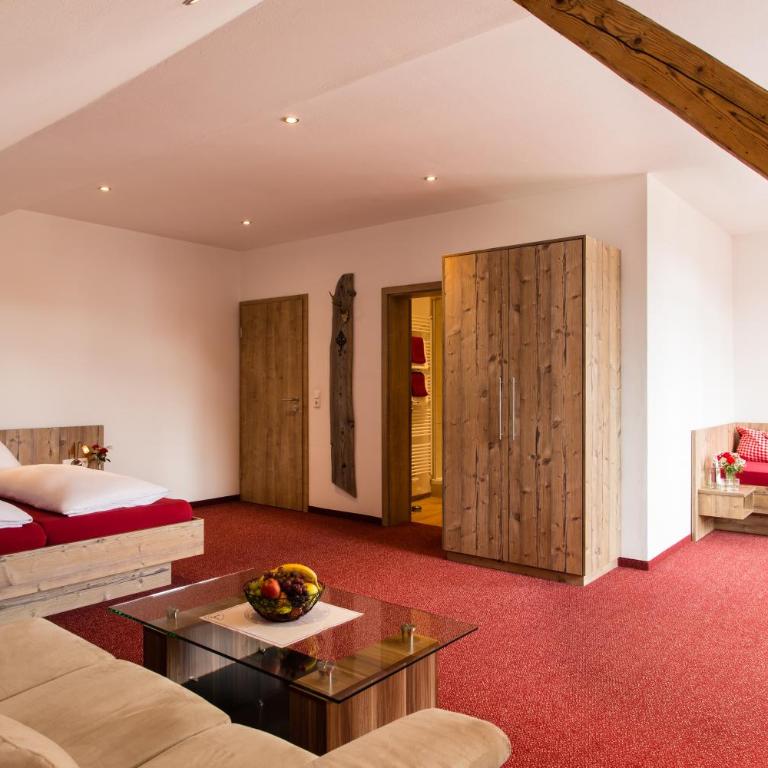 Gasthof zum Hirsch - Dreibettzimmer mit Dusche - 7