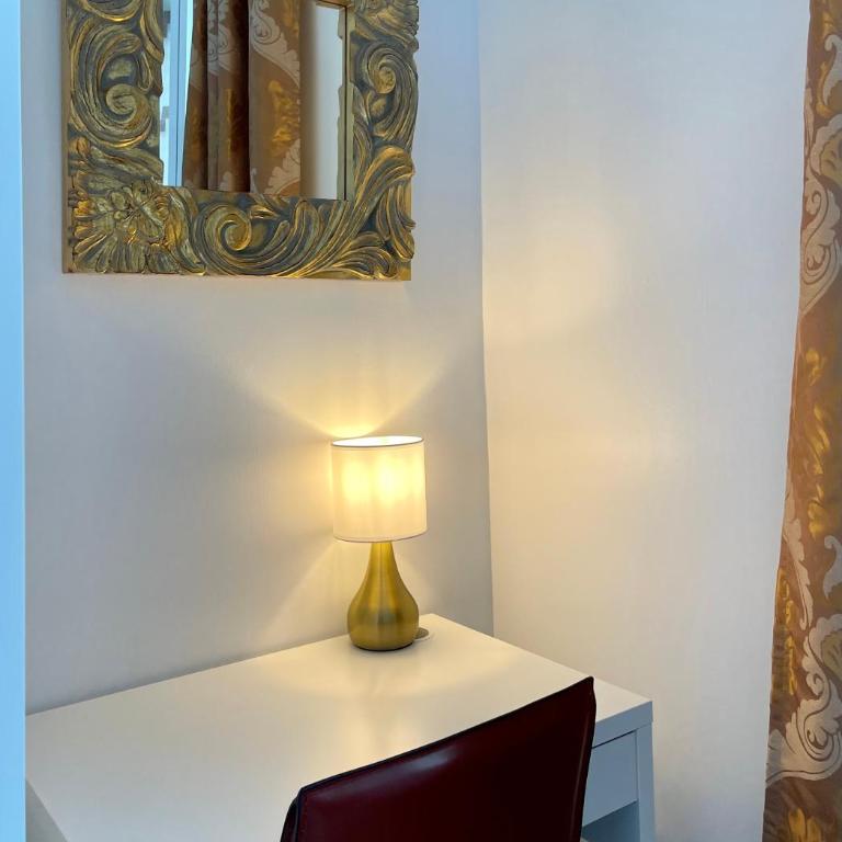 Place De La Mairie - Two-Bedroom Apartment - 34