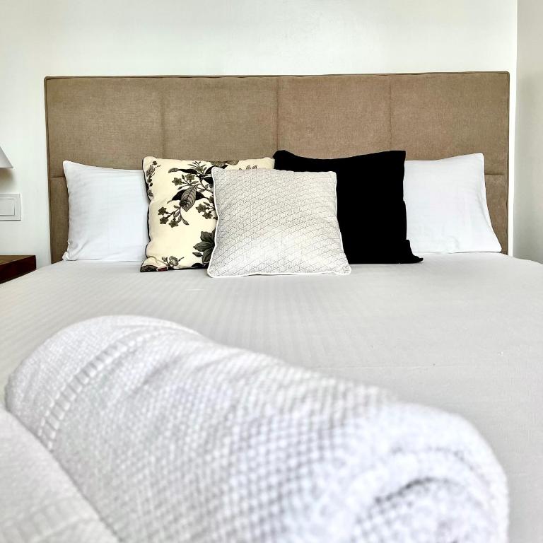 Place De La Mairie - Two-Bedroom Apartment - 35