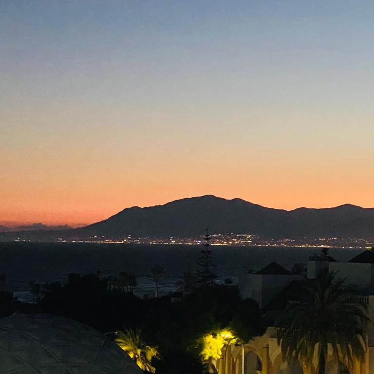Honeymoon Corner Suite, sun-all-day terrace on the best beach of Marbella - Studio Apartment with Sea View - 20