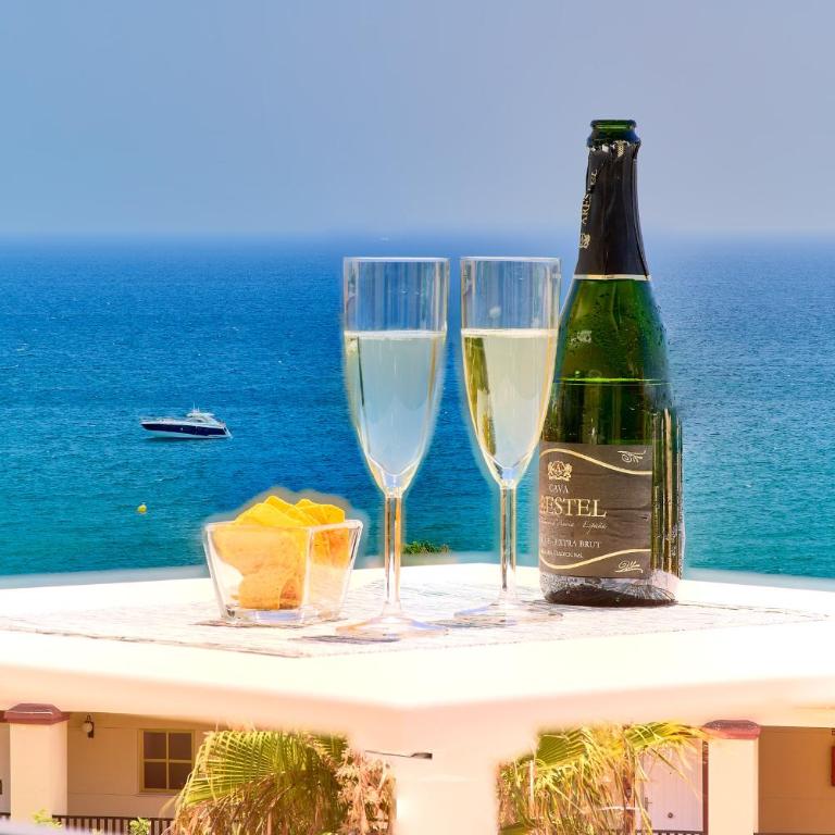 Honeymoon Corner Suite, sun-all-day terrace on the best beach of Marbella - Studio Apartment with Sea View - 7