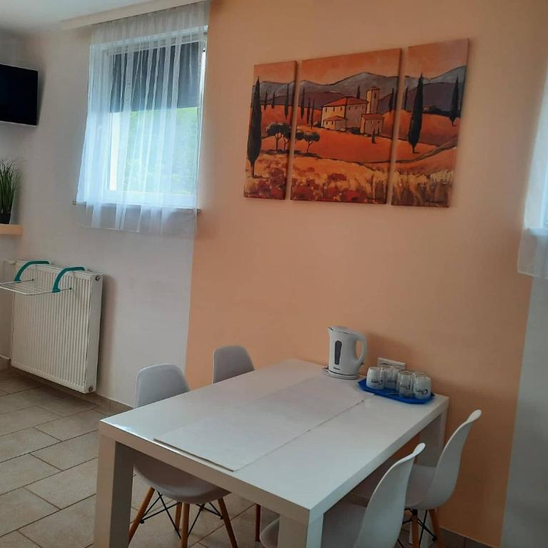 Pension Horvath - Familienzimmer mit Bad - 3