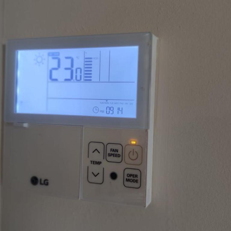 Coqueto apartamento en Puerto Marina con piscina - Two-Bedroom Apartment - 13