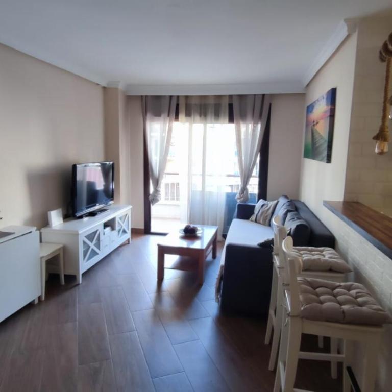 Coqueto apartamento en Puerto Marina con piscina - Two-Bedroom Apartment - 2