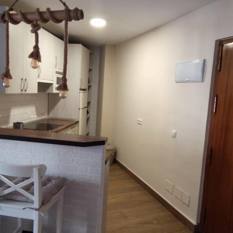 Coqueto apartamento en Puerto Marina con piscina - Two-Bedroom Apartment - 10