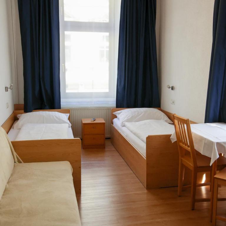 Hotel "Wilder Mann" - Zweibettzimmer mit Gemeinschafts-WC - 15