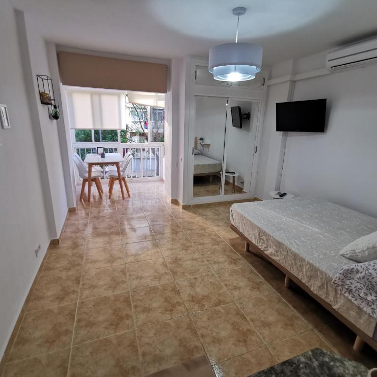 Benalmádena Estudio Holidays Hercules - King Studio with Sofa Bed - 3