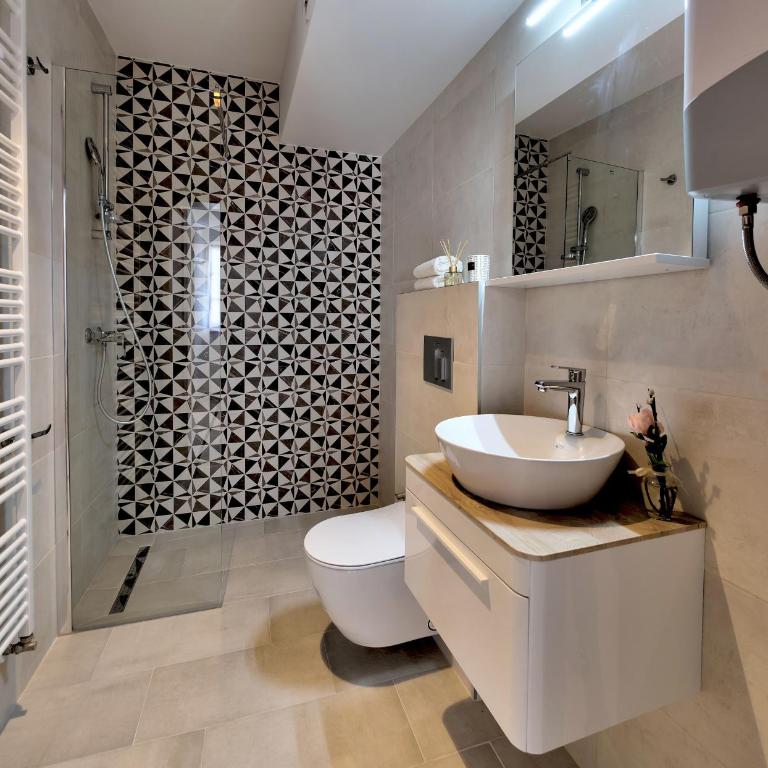 Villa Gunga - Family Room with Balcony - 5