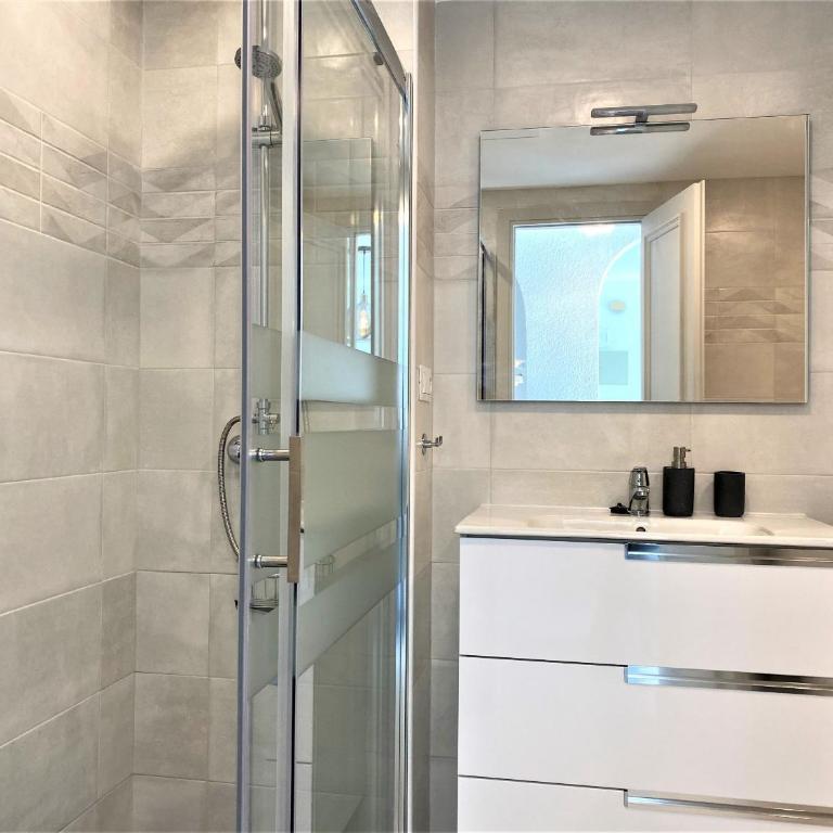 Top Floor Apartment - Amazing Sea View - Apartamento - 12