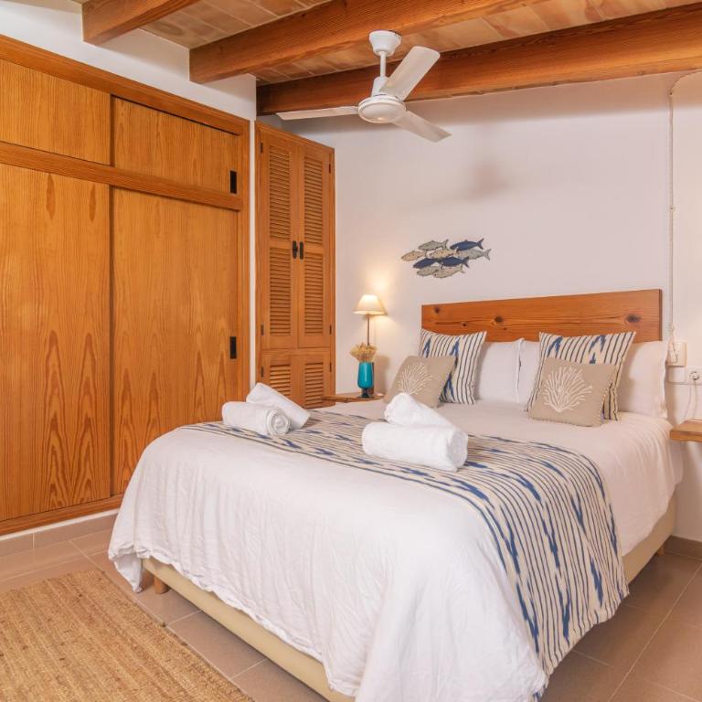 Can Cuarassa - Four-Bedroom House - 46