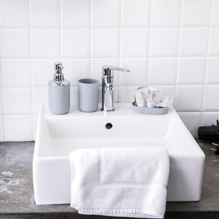 B&B Barone Sieri Pepoli - Camera Tripla con Bagno Privato Esterno e Vista Città - 8