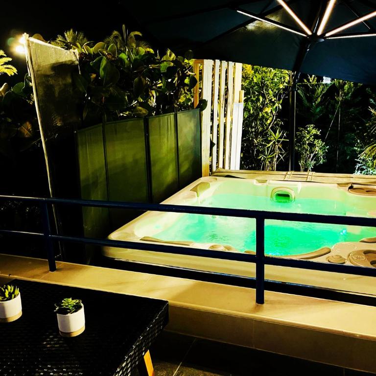 Luxury Garden Jacuzzi Promenade - Appartement - Vue sur Mer - 72