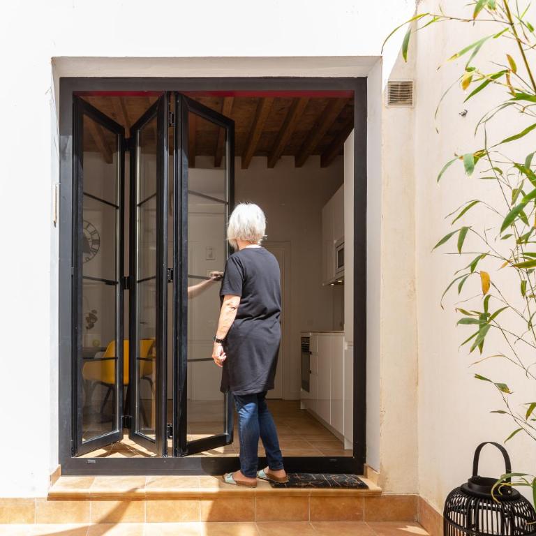 Precioso apartamento con patio y dos habitaciones en el barrio de Picasso - Apartamento de 2 dormitorios - 33