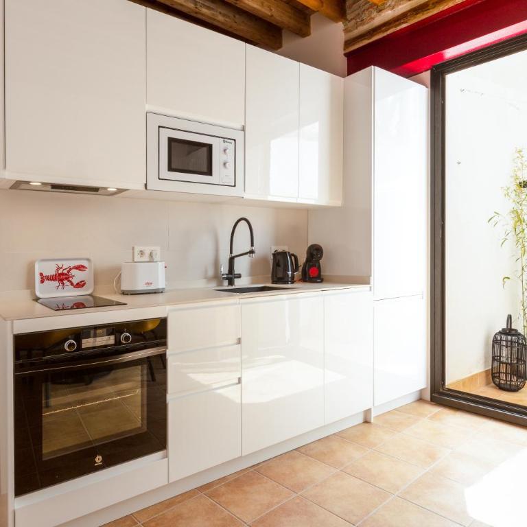 Precioso apartamento con patio y dos habitaciones en el barrio de Picasso - Apartamento de 2 dormitorios - 3