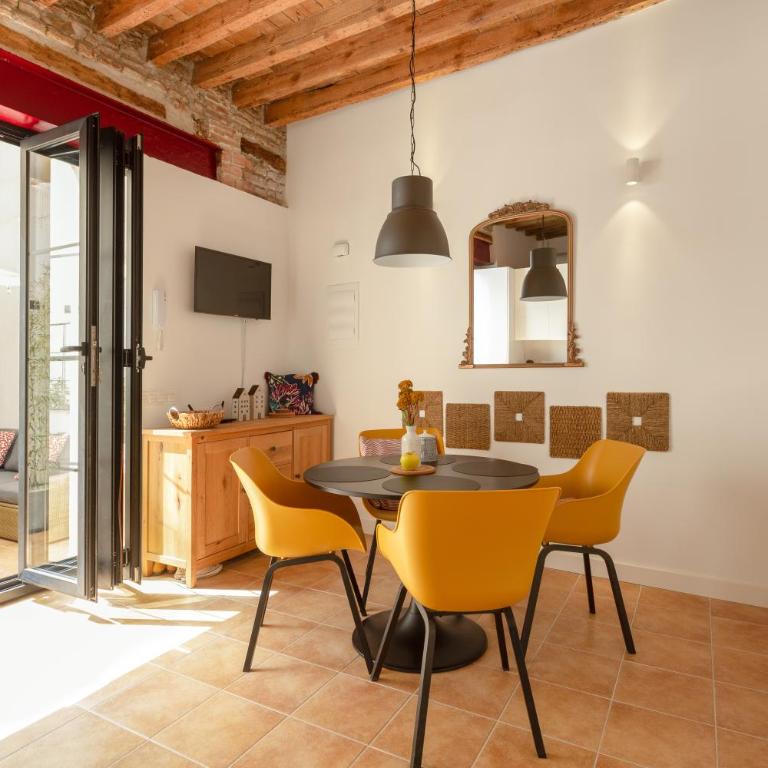 Precioso apartamento con patio y dos habitaciones en el barrio de Picasso - Apartamento de 2 dormitorios - 2