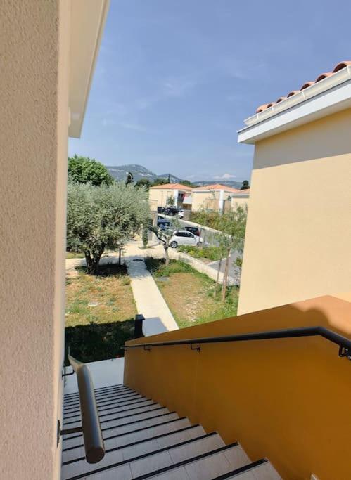Appartement type industriel dans cadre provençal - Appartement 1 Chambre - 20