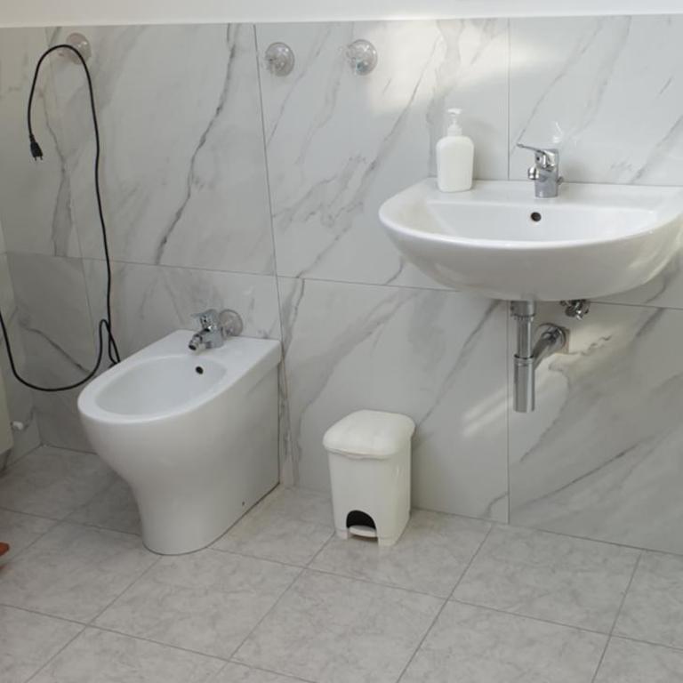 Le Acacie rooms - ex B&B - Camera Matrimoniale con Bagno Privato - 13