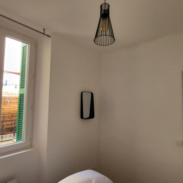 Escapade à Lourdes dans beau T2 avec terrasse - Proche Gare et Centre ville - Appartement 1 Chambre - 25