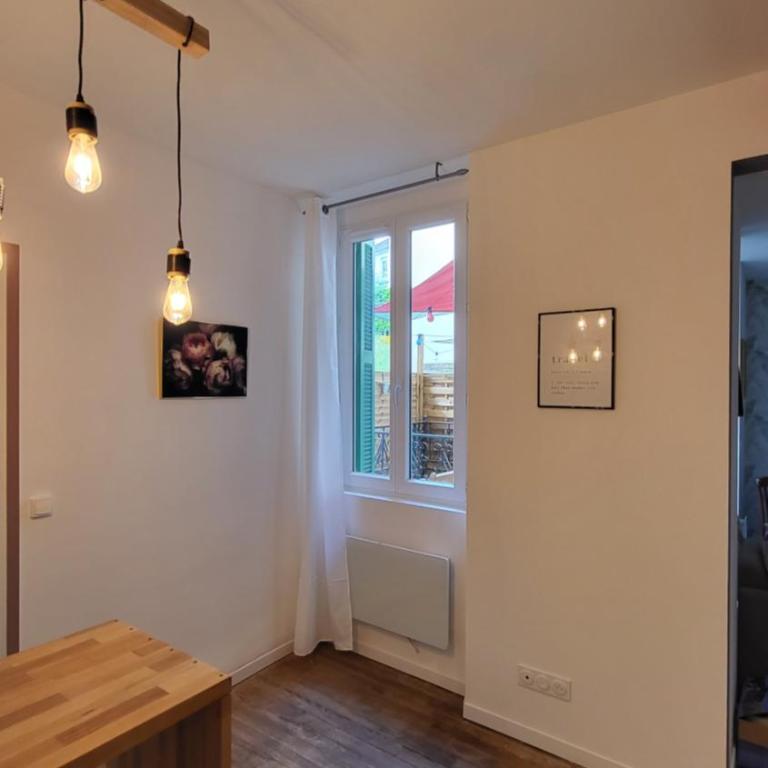 Escapade à Lourdes dans beau T2 avec terrasse - Proche Gare et Centre ville - Appartement 1 Chambre - 32