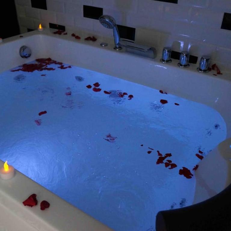 Nuit Magique Love room avec Jacuzzi Privé Nantes - Apartment mit 1 Schlafzimmer - 14