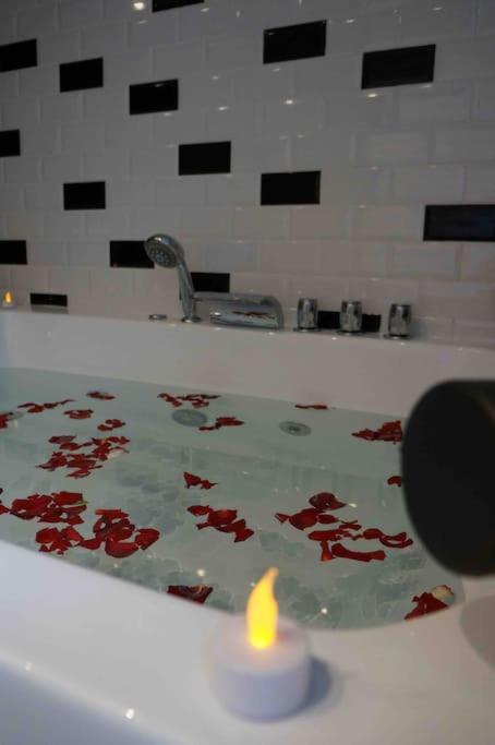 Nuit Magique Love room avec Jacuzzi Privé Nantes - Apartment mit 1 Schlafzimmer - 18