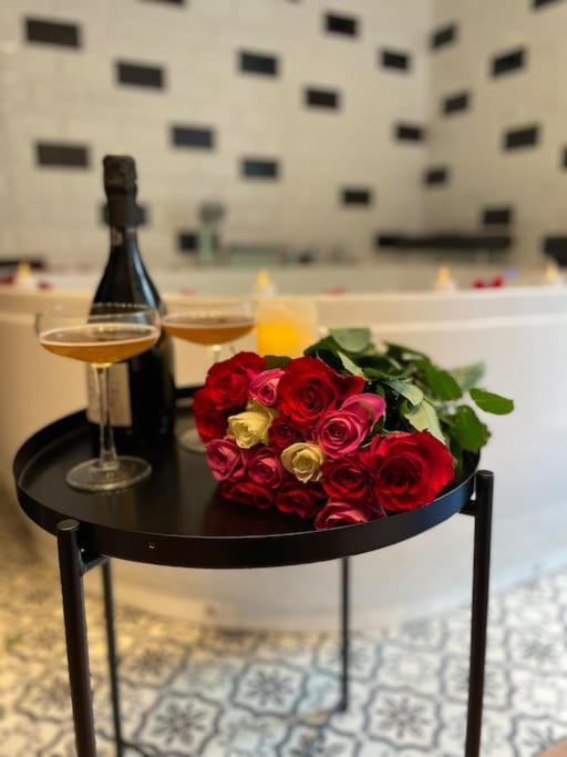 Nuit Magique Love room avec Jacuzzi Privé Nantes - Apartment mit 1 Schlafzimmer - 24