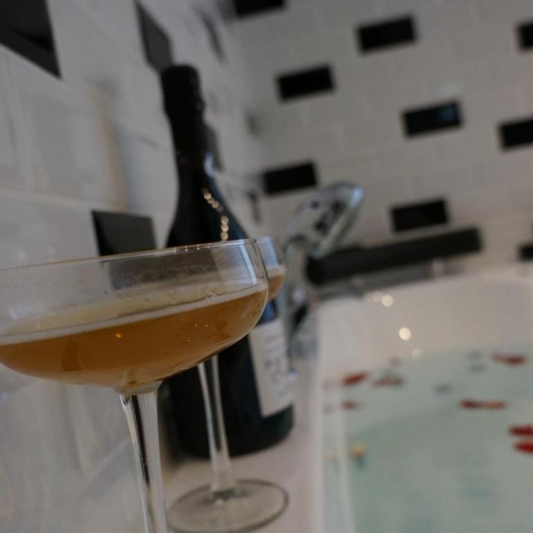 Nuit Magique Love room avec Jacuzzi Privé Nantes - Apartment mit 1 Schlafzimmer - 16