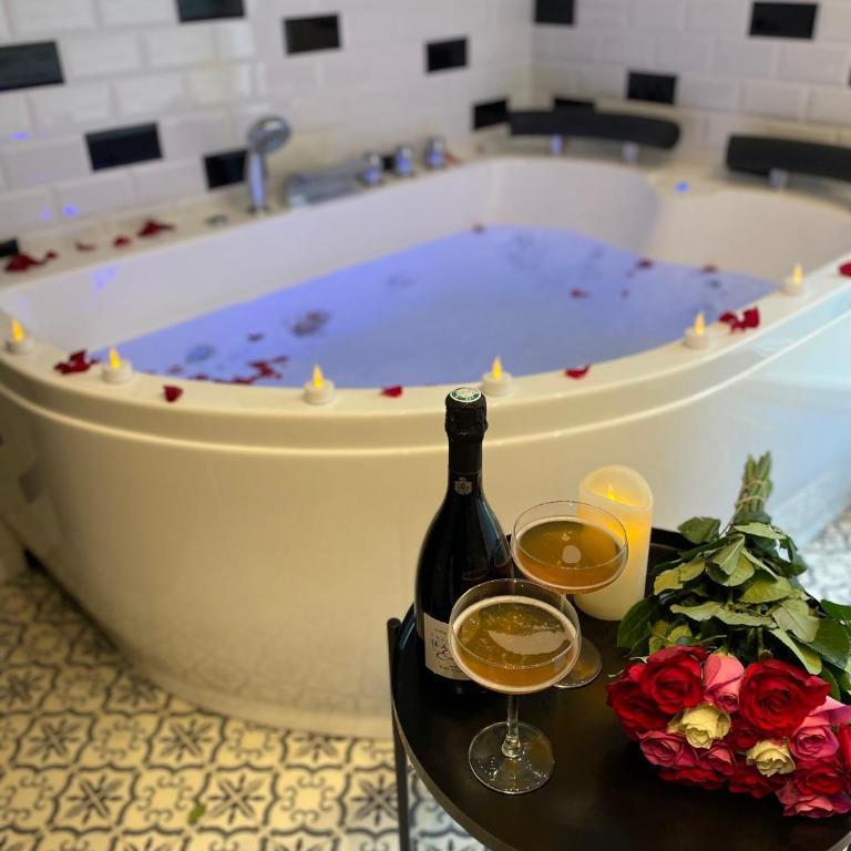 Nuit Magique Love room avec Jacuzzi Privé Nantes - Apartment mit 1 Schlafzimmer - 1
