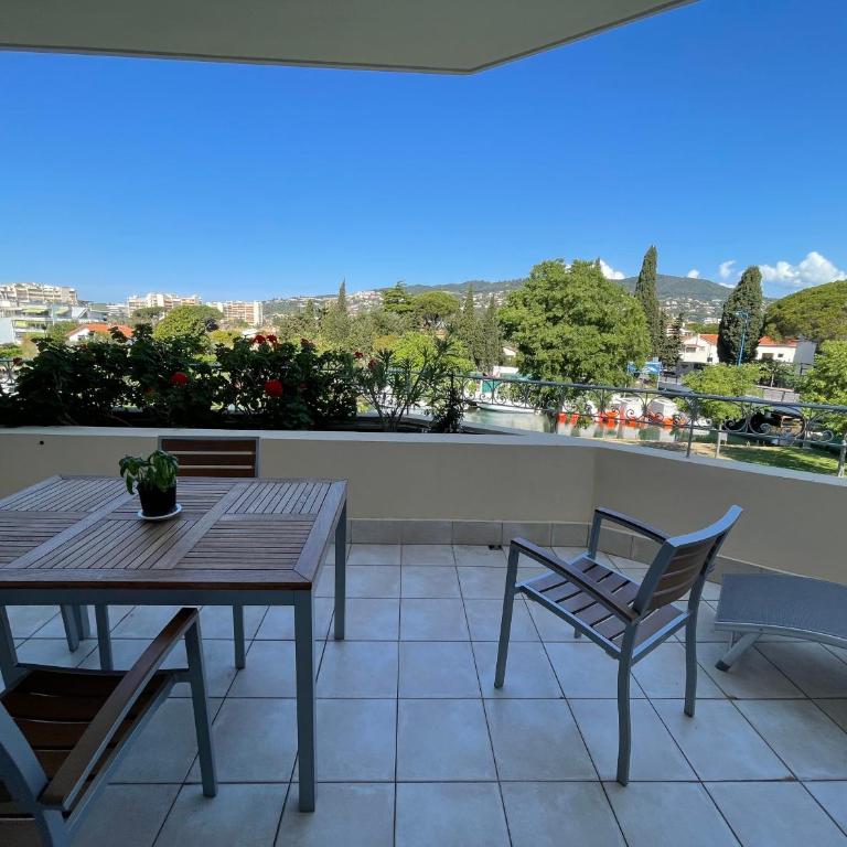 Appartement 321 avec deux chambres - LES SUITES DE ROBINSON - Résidence avec piscine en bord de Siagne, à Mandelieu-La-Napoule - Appartement 2 Chambres - 2