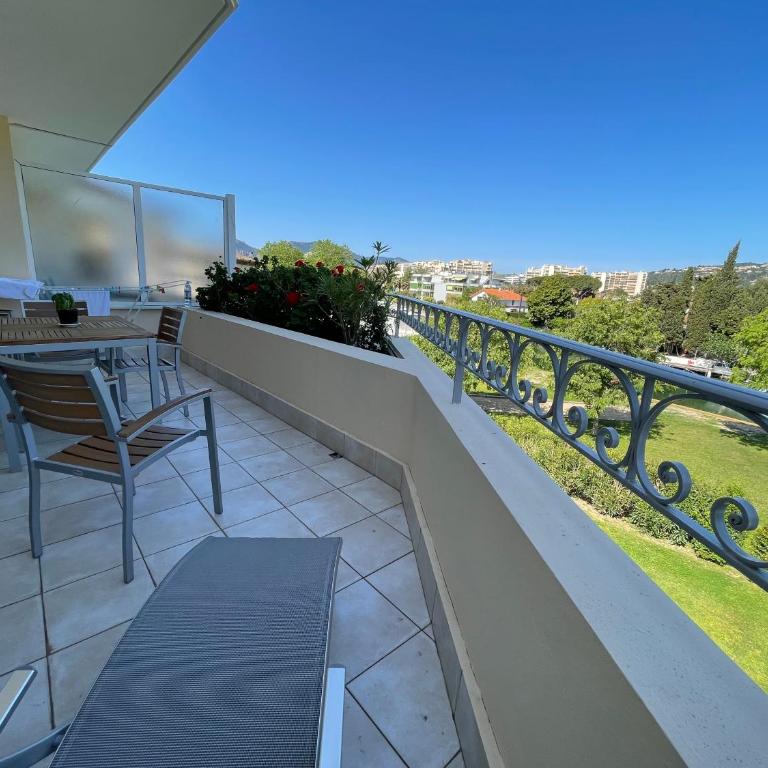 Appartement 321 avec deux chambres - LES SUITES DE ROBINSON - Résidence avec piscine en bord de Siagne, à Mandelieu-La-Napoule - Appartement 2 Chambres - 5