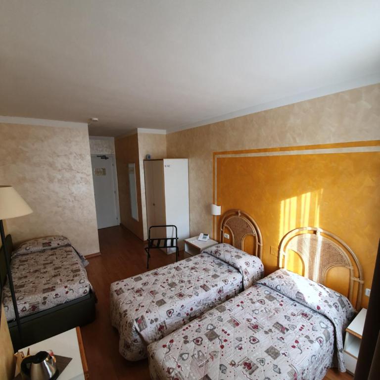 Hotel Le Pageot - Camera Tripla - 2