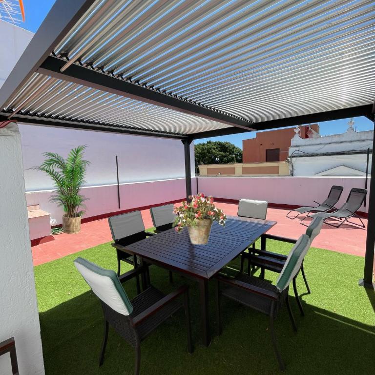 GATU PREMIUM La Casa del Arco con wifi, aire acc, terraza ," Preferente mayores de 21 años y familias " - Casa de 2 dormitorios - 2