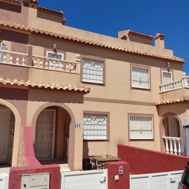 Chill Retreat AC Bungalow in Gran Alacant - Two-Bedroom House - 3