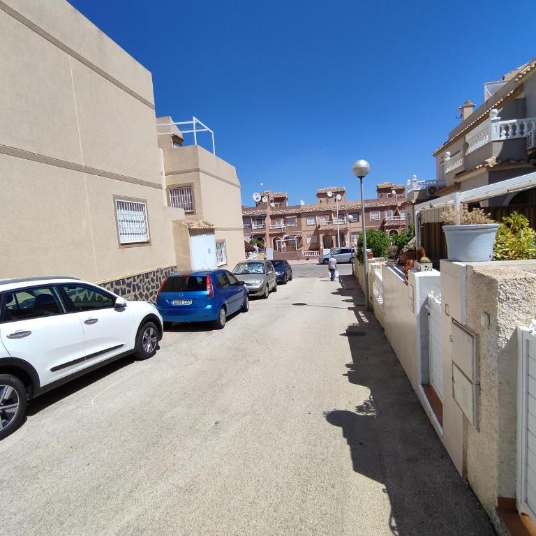 Chill Retreat AC Bungalow in Gran Alacant - Two-Bedroom House - 58
