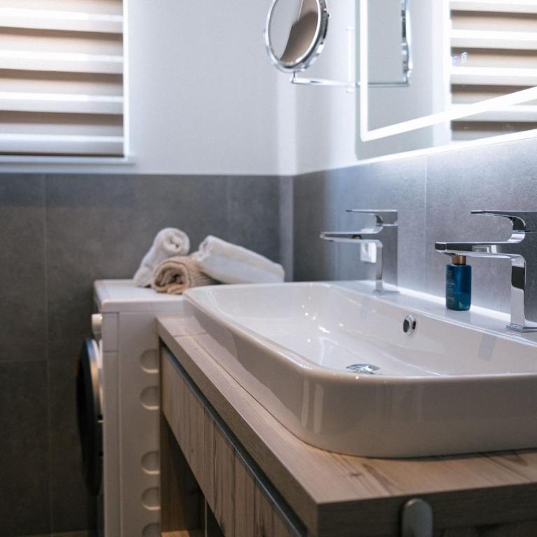 Forellenhof Appartements & Grossmutters Bungalow - Apartment mit Terrasse - 82
