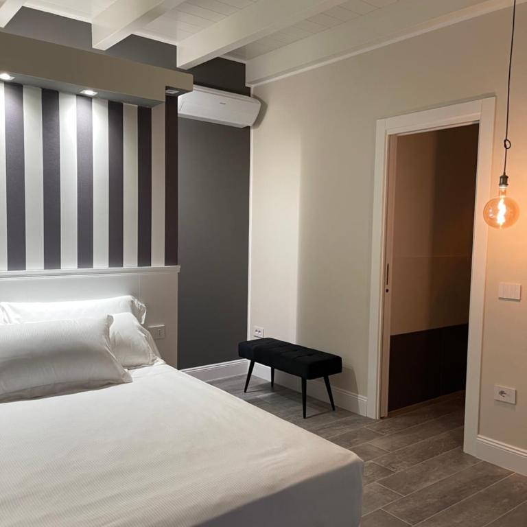 18 Dante Luxury Suites - Camera Queen con Vasca Idromassaggio - 19