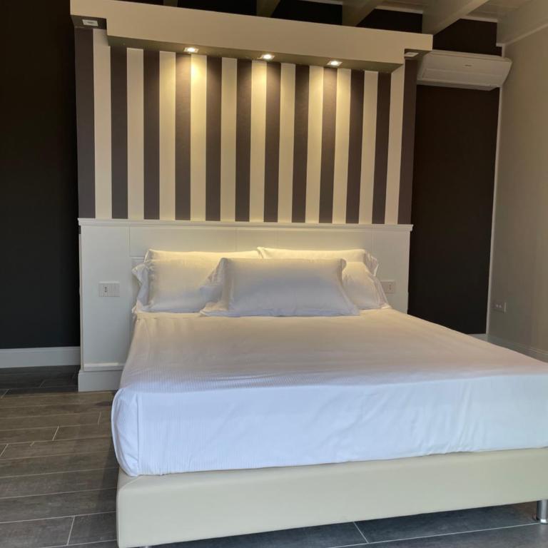 18 Dante Luxury Suites - Camera Queen con Vasca Idromassaggio - 23