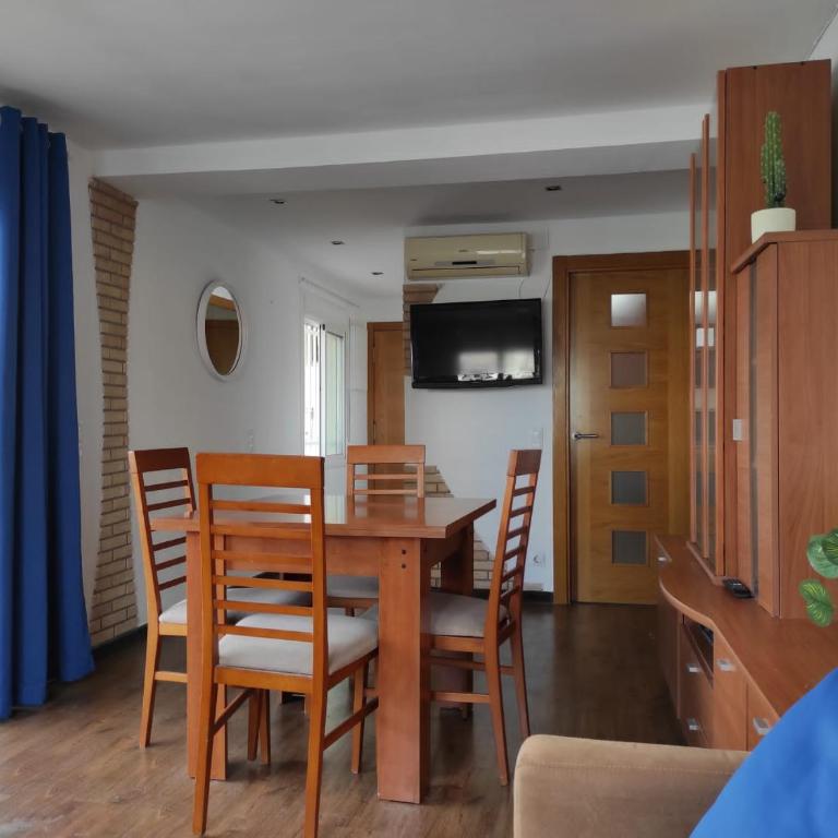 Apartamento La Pineda - Three-Bedroom Apartment - 1