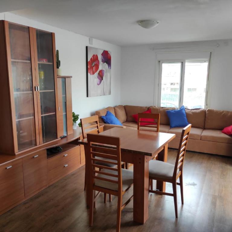 Apartamento La Pineda - Three-Bedroom Apartment - 15