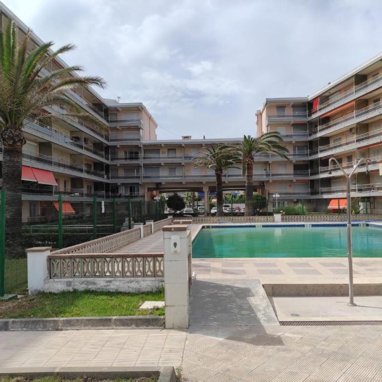 Apartamento La Pineda - Three-Bedroom Apartment - 4