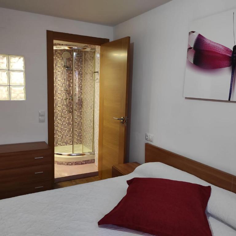 Apartamento La Pineda - Three-Bedroom Apartment - 8