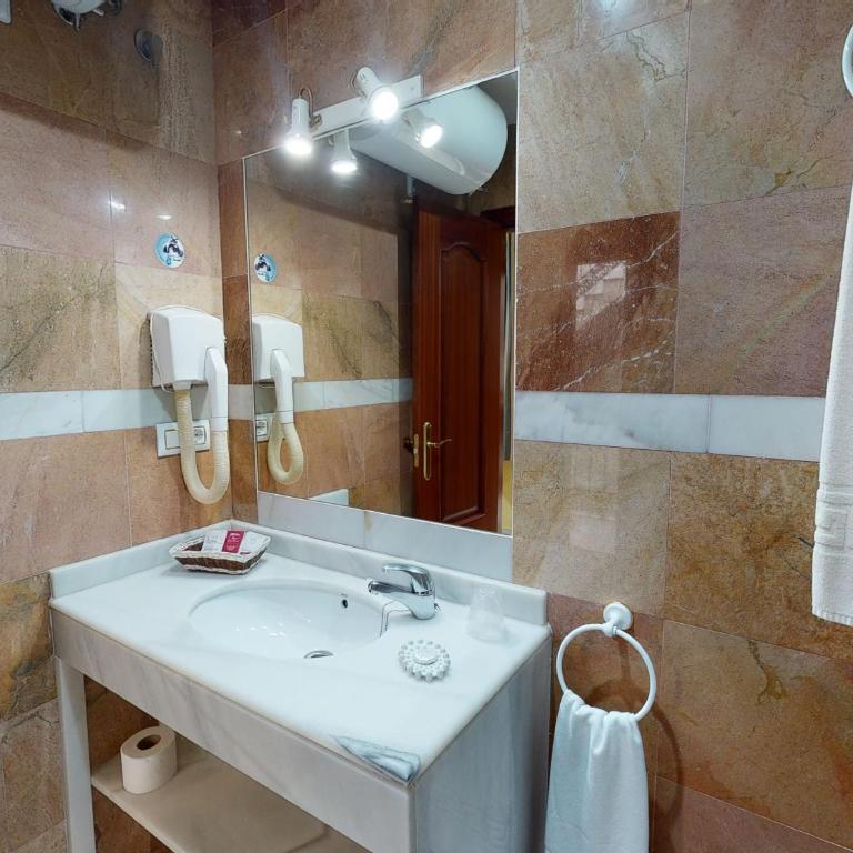 Hotel La Parrita - Habitación Individual - Interior - 1