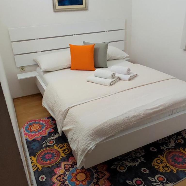 Villa Monera Apartments & Rooms & Free Garage - Standard Double Room - 11